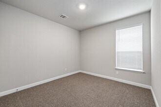 180 Tanager Dr in Rhome, TX - Foto de edificio - Building Photo