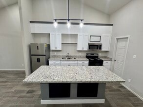 97 N County Rd 253, Unit 2 in Eagle Pass, TX - Foto de edificio - Building Photo