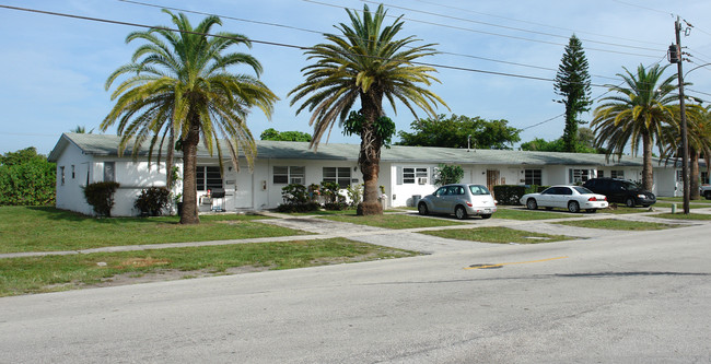1615 NW 60th Ave in Fort Lauderdale, FL - Foto de edificio - Building Photo