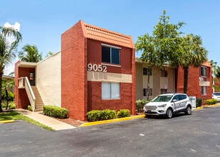 Cherry Grove Village in Miami, FL - Foto de edificio - Building Photo