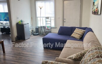 103 Locust St in Mankato, MN - Building Photo - Building Photo