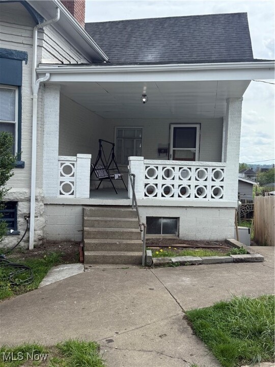 700 W Vine St in Martins Ferry, OH - Building Photo