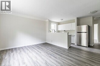 118 St Joseph's Dr in Hamilton, ON - Building Photo - Building Photo