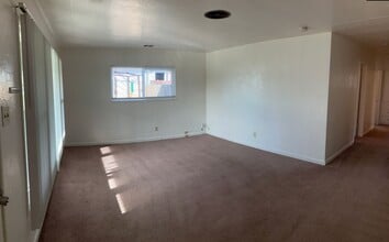 2700 Whitcomb Way in Modesto, CA - Building Photo - Building Photo