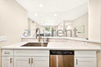 13075 Pacific Promenade in Los Angeles, CA - Foto de edificio - Building Photo