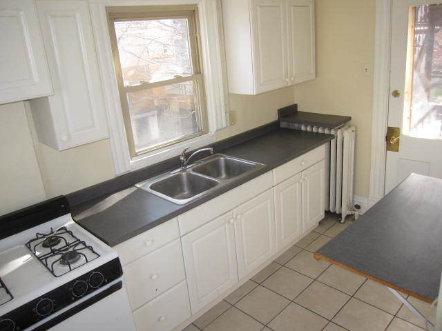 5926 Elwood St-Unit -Apt. 3 in Pittsburgh, PA - Foto de edificio - Building Photo