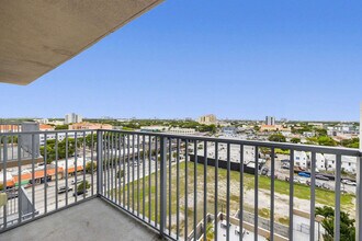 1110 NW 1st St in Miami, FL - Building Photo - Building Photo