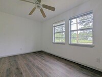 988 Jeffcote Rd photo'