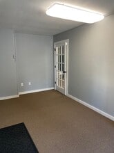 9 Newport Rd in New London, NH - Building Photo - Building Photo