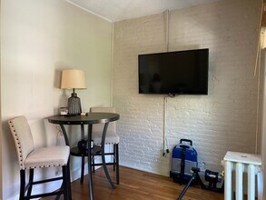 17 Dartmouth Plz, Unit 2 in Boston, MA - Foto de edificio - Building Photo