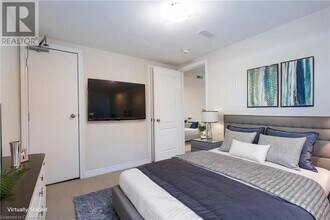 70 Brentwood Dr in Hamilton, ON - Building Photo - Building Photo