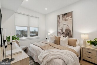 30 W Allens Ln, Unit 208 in Philadelphia, PA - Foto de edificio - Building Photo