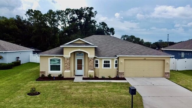 6937 Minaxi Dr in Lakeland, FL - Building Photo - Building Photo