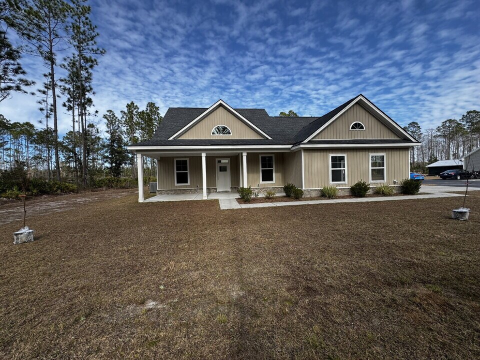 260 Peewee Dr. SE in Ludowici, GA - Building Photo