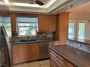 717 SE 10th Ave in Cape Coral, FL - Building Photo - Building Photo