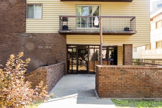 Oliver Place 1 in Edmonton, AB - Building Photo - Building Photo