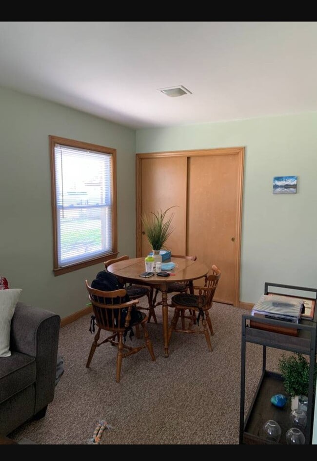 8357 W Watertown Plank Rd in Wauwatosa, WI - Building Photo - Building Photo