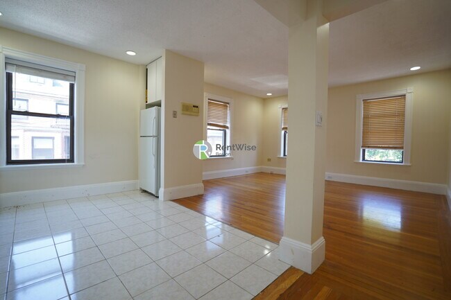 12 Dean Rd in Brookline, MA - Building Photo - Building Photo