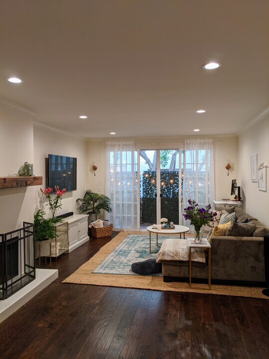11920 Dorothy St, Unit 103 in Los Angeles, CA - Building Photo