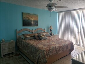 7205 Thomas Dr in Panama City Beach, FL - Foto de edificio - Building Photo