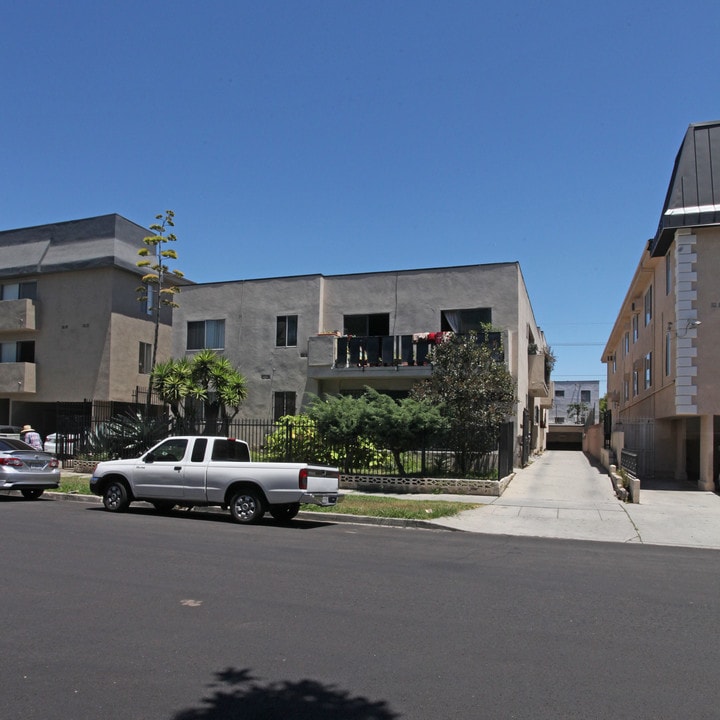 Serrano Apartments in Los Angeles, CA - Building Photo