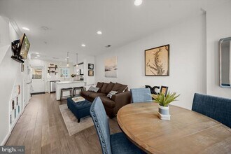 1043 5th St SE in Washington, DC - Building Photo - Building Photo