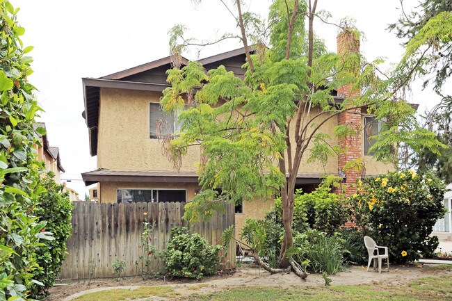 4166-4174 Green Ave in Los Alamitos, CA - Foto de edificio - Building Photo