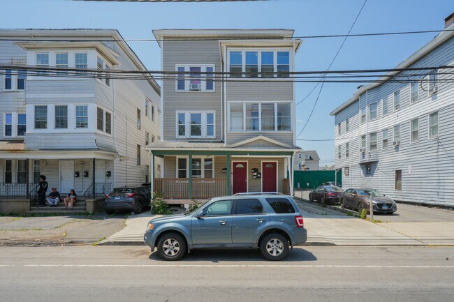 2395 Main St in Bridgeport, CT - Building Photo - Building Photo