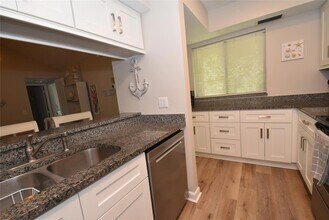 1720 Glenhouse Dr, Unit GL427 in Sarasota, FL - Building Photo - Building Photo