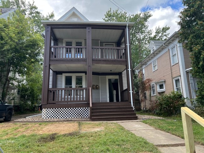 30 Douglas Ave, Unit A in Mansfield, OH - Foto de edificio - Building Photo