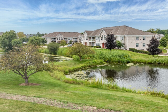 Wyndridge Nominee Apartments in New Berlin, WI - Foto de edificio - Building Photo