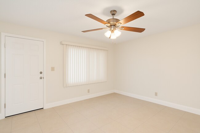 2724 SW 46th St in Fort Lauderdale, FL - Foto de edificio - Building Photo