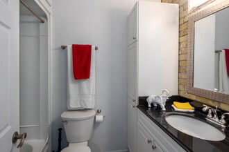 127 King St in London, ON - Building Photo - Interior Photo