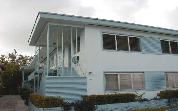 790 10th St in Miami Beach, FL - Building Photo