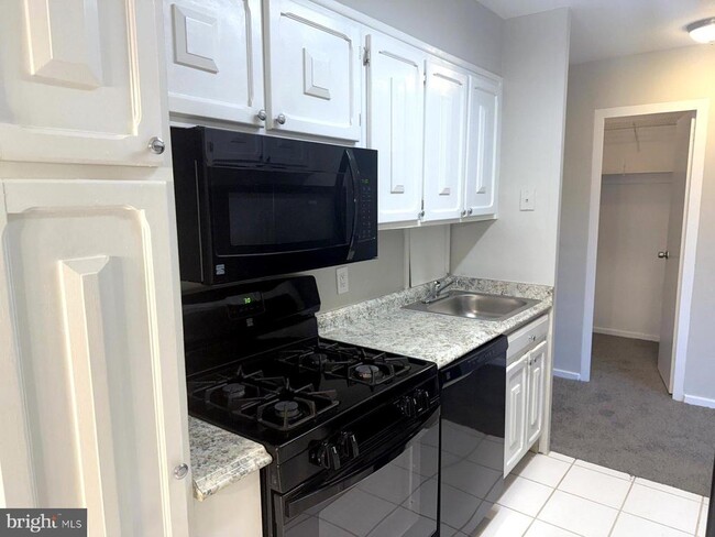 204 Barclay Towers in Cherry Hill, NJ - Building Photo - Building Photo