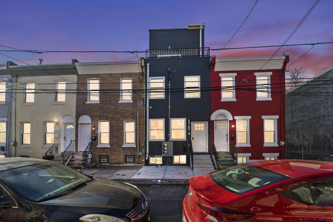 2218 W Seybert St in Philadelphia, PA - Building Photo