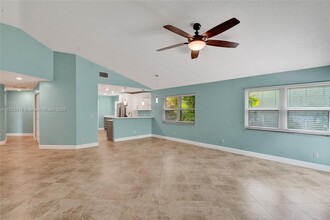 8820 Woodside Ct in Davie, FL - Building Photo - Building Photo