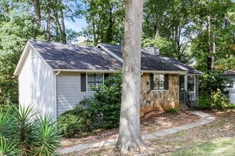 3824 Skidmore Dr in Decatur, GA - Foto de edificio - Building Photo