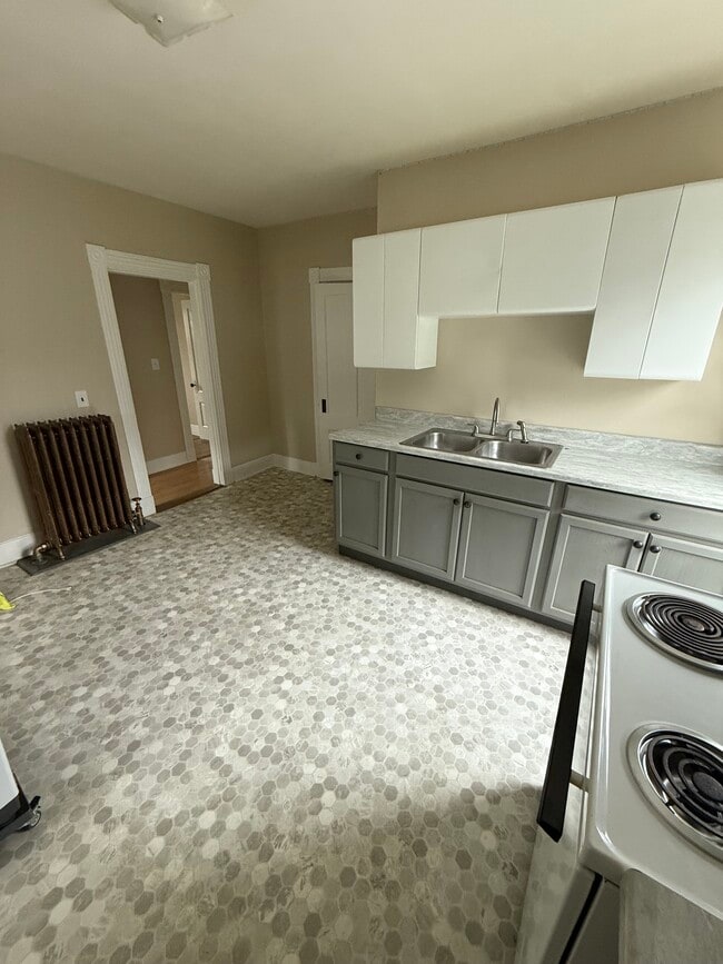 151 4th St, Unit 1 in Old Town, ME - Foto de edificio - Building Photo