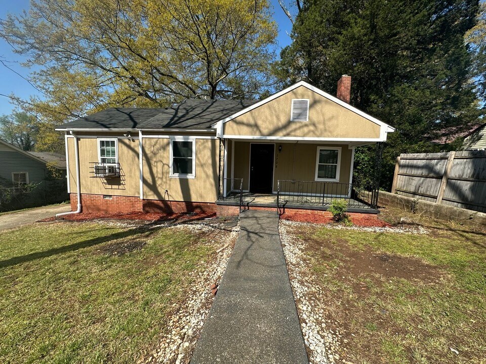 2708 Walnut Ave in Anniston, AL - Building Photo