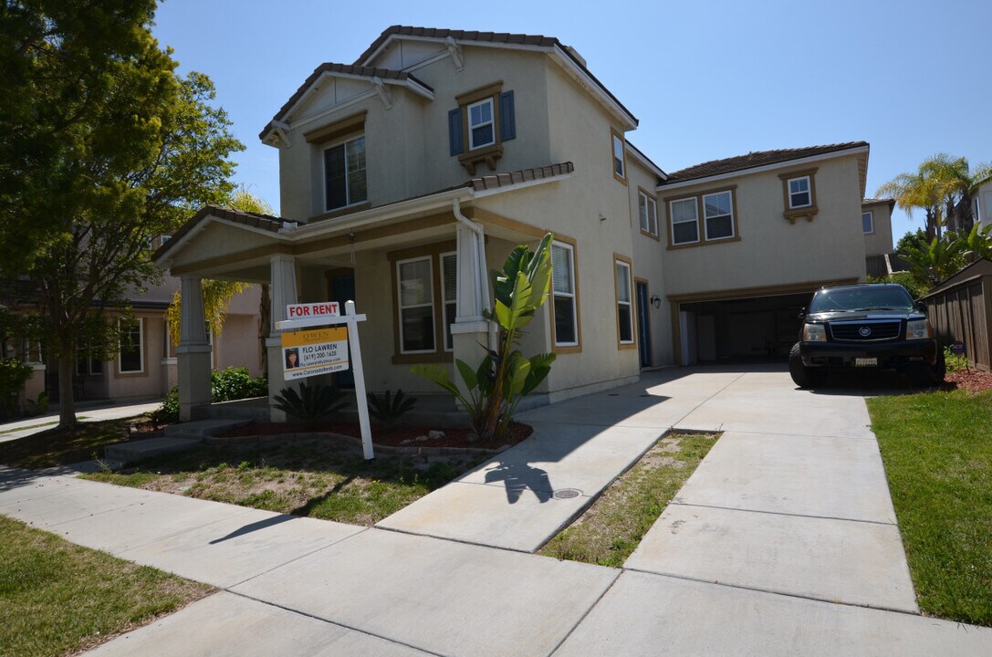 1827 Sheep Ranch Loop in Chula Vista, CA - Building Photo