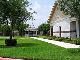 Sevilla Apartments in Weslaco, TX - Building Photo