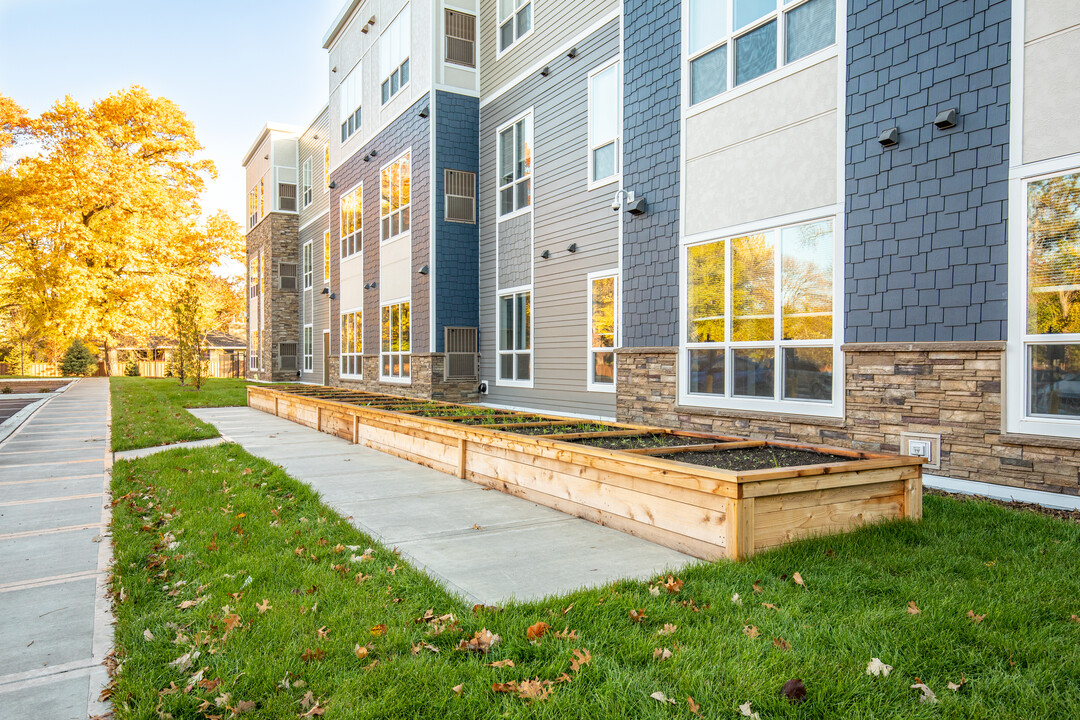 Owasso Gardens (Age 55+) in Roseville, MN - Foto de edificio