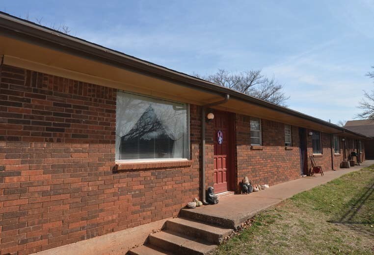 1000 Mary in Iowa Park, TX - Building Photo