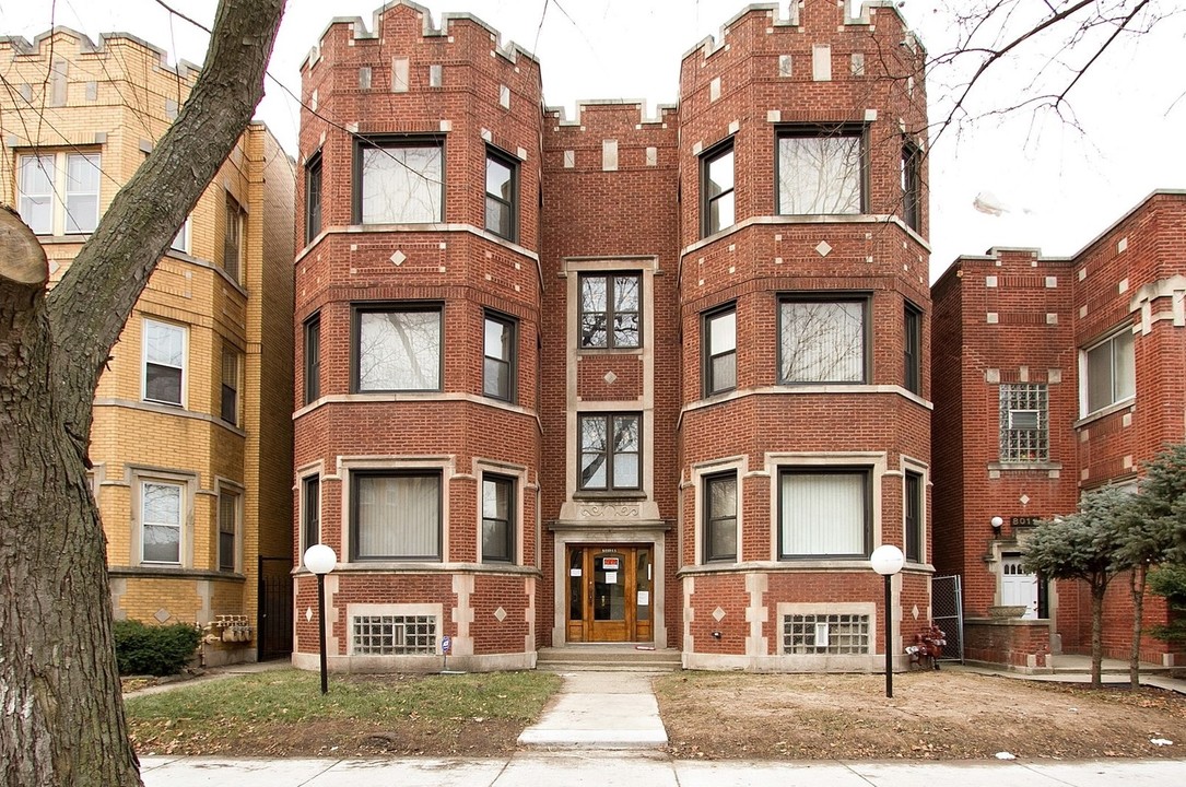 8014 S Vernon Ave in Chicago, IL - Building Photo