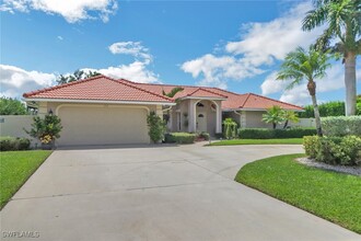 154 Johnnycake Dr in Naples, FL - Building Photo - Building Photo