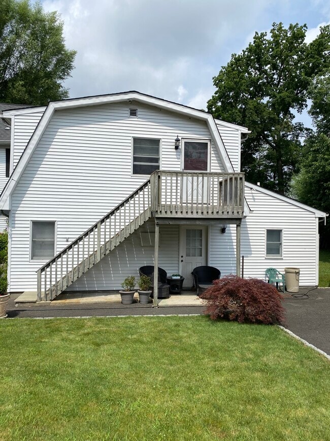 27 Richard St Apartments and Nearby Greenwich Apartments For Rent