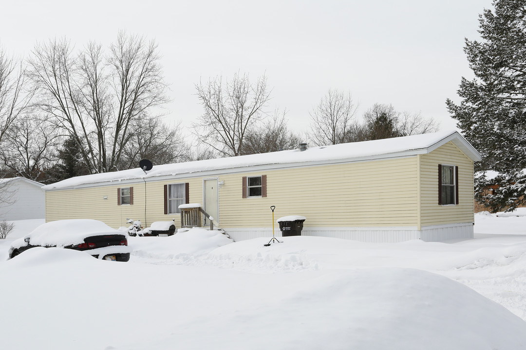 West Point Hills in Mattawan, MI - Building Photo