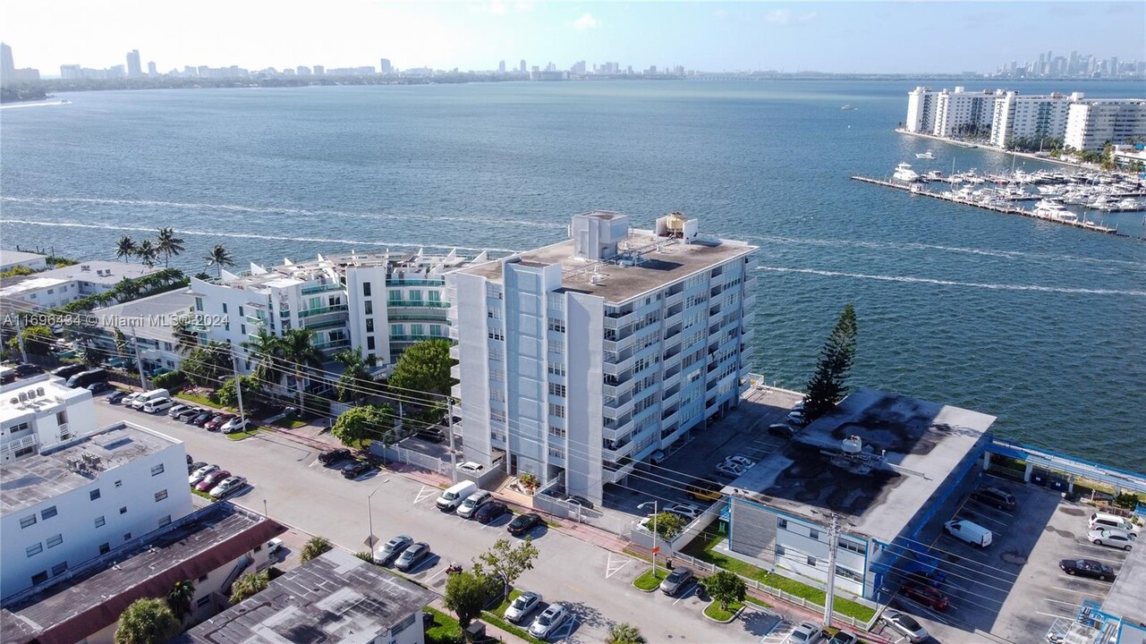 2016 Bay Dr in Miami Beach, FL - Building Photo