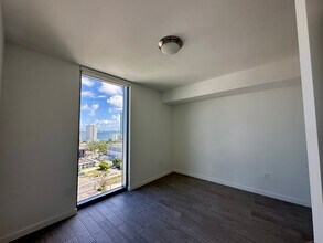 43 NW 39th St, Unit B2 in Miami, FL - Foto de edificio - Building Photo